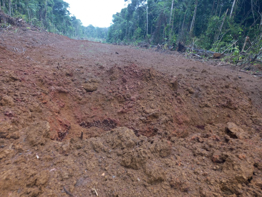 Illegale landingsbaan en vliegtuig onklaar gemaakt.